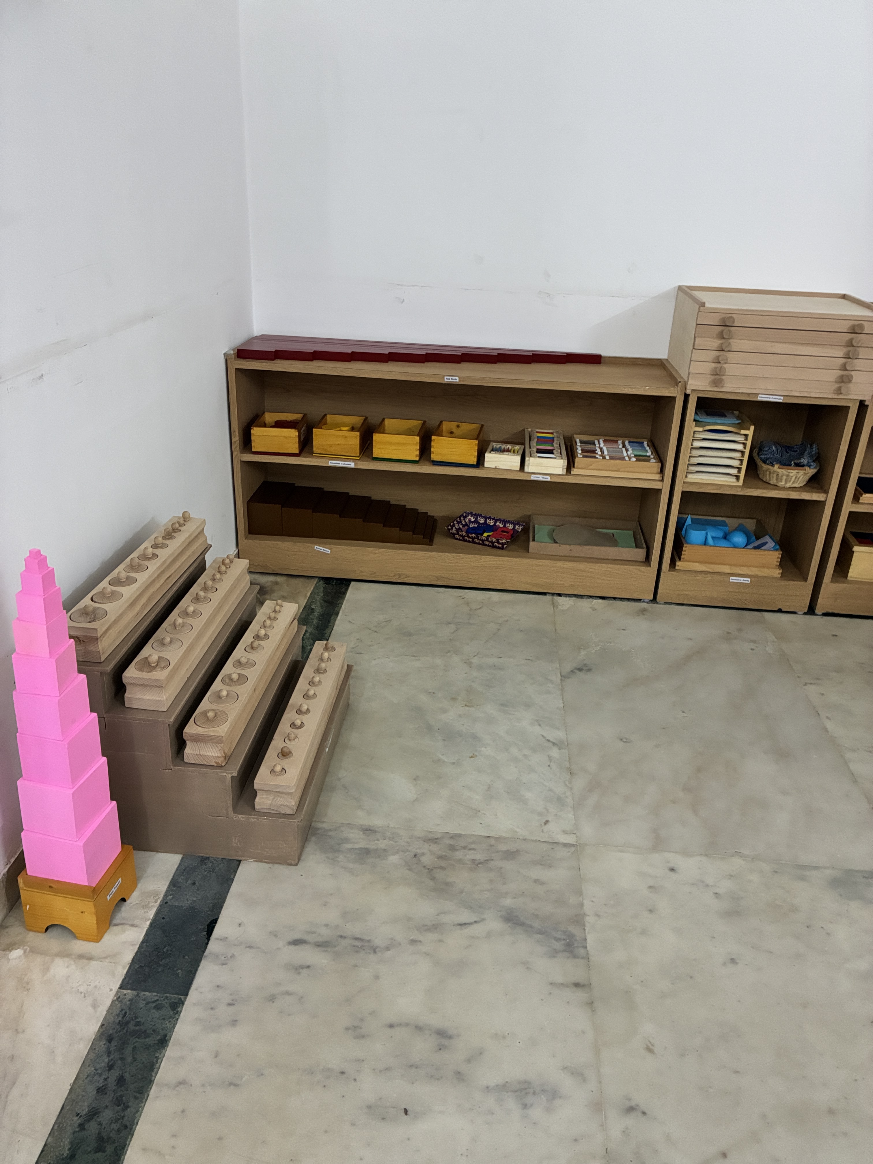 Pink tower and cylinder blocks layout