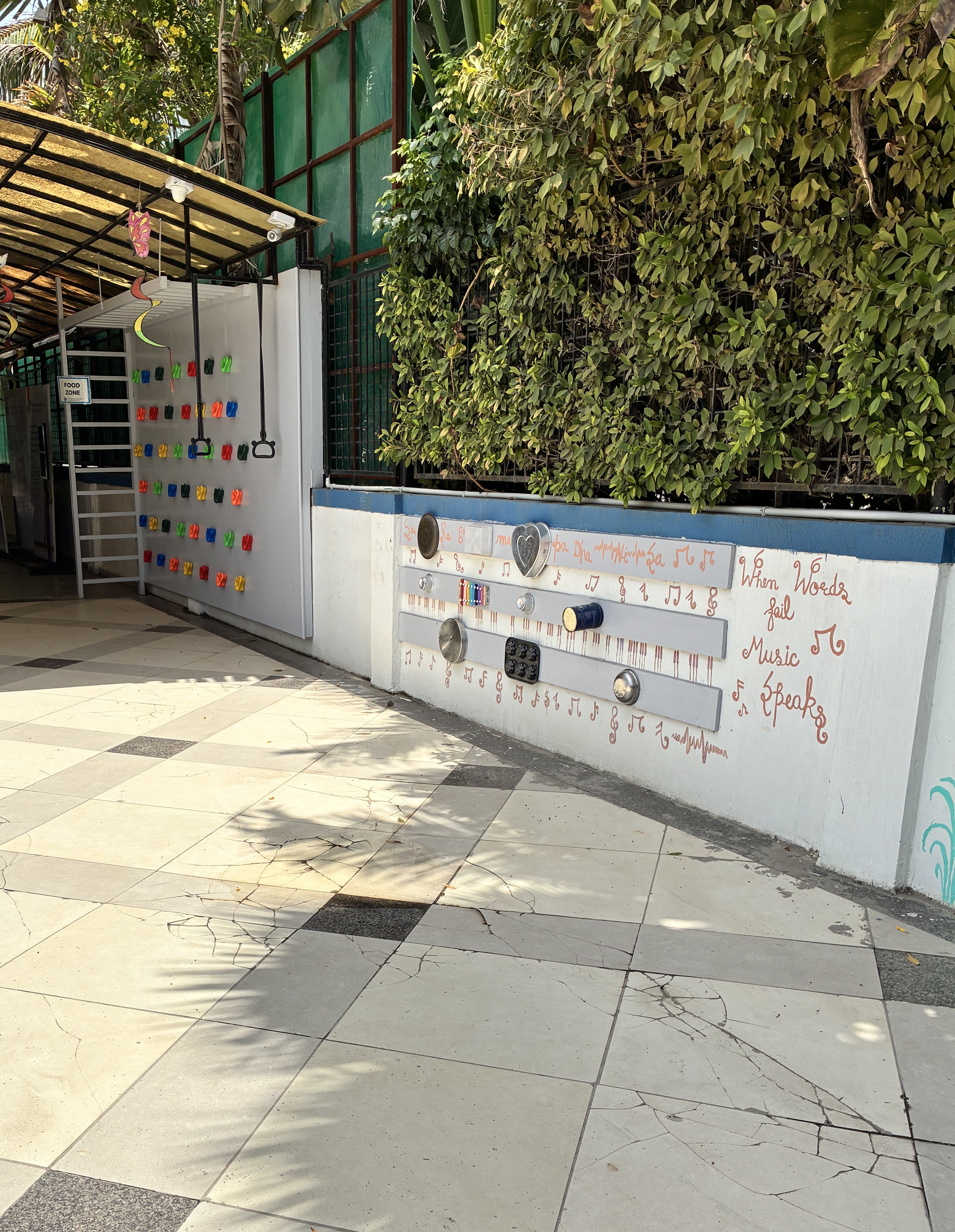 Outdoor tactile sound exploration installation