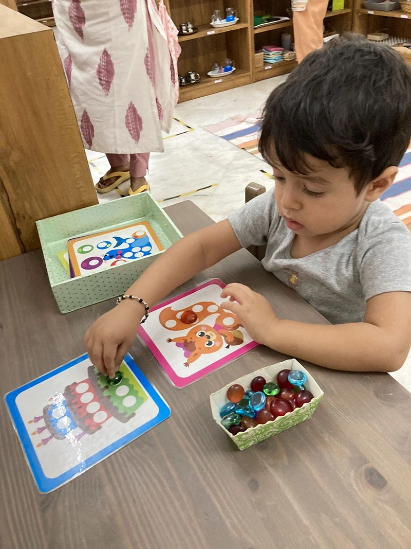 Child floor mat workspace matching 3D fruit objects to cards